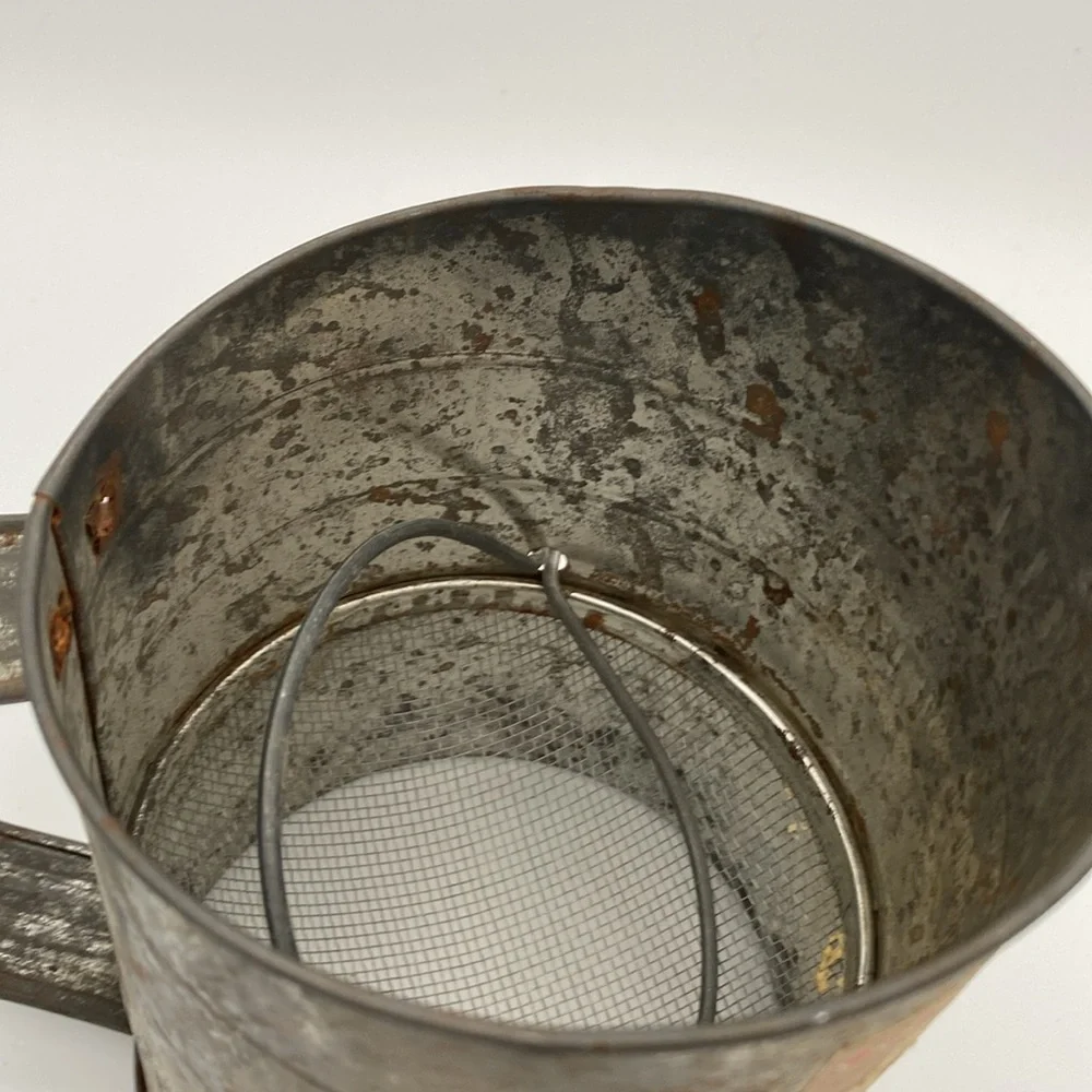 VTG Brownwell 3 cup tin crank flour sifter rustic farmhouse kitchen decor patina